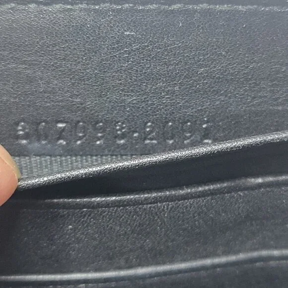 GUCCI embossed leather logo zip around long wallet black - Picture 9 of 15